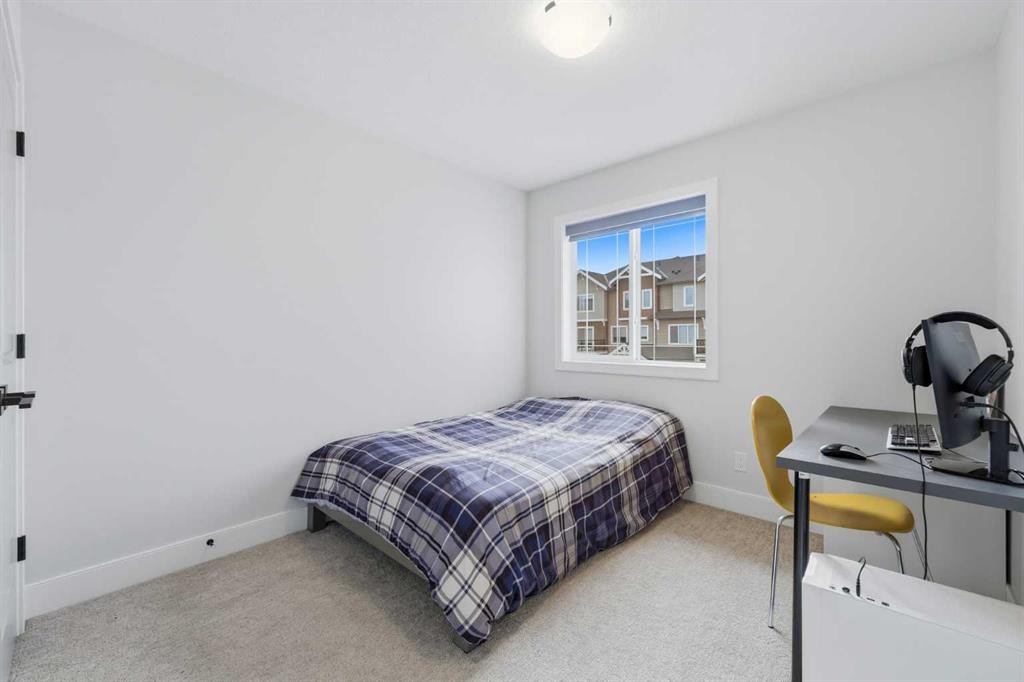 411 Rivercrest Boulevard, Cochrane, AB - Indoor Photo Showing Bedroom