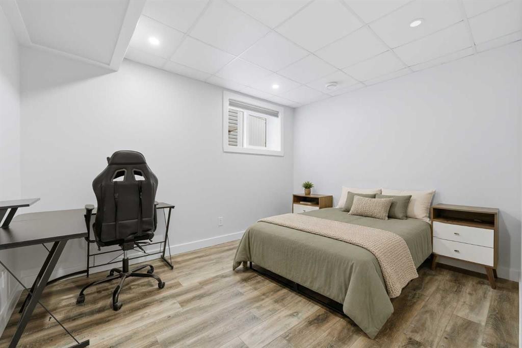411 Rivercrest Boulevard, Cochrane, AB - Indoor Photo Showing Bedroom