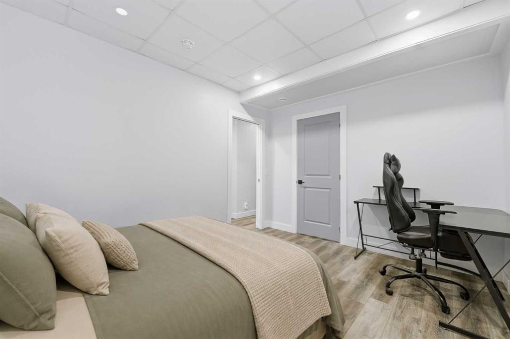 411 Rivercrest Boulevard, Cochrane, AB - Indoor Photo Showing Bedroom