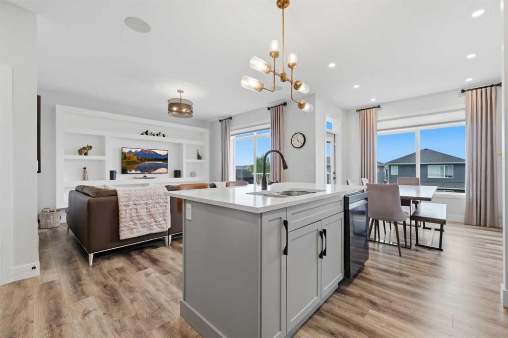 411 Rivercrest Boulevard, Cochrane, AB - Indoor Photo Showing Kitchen