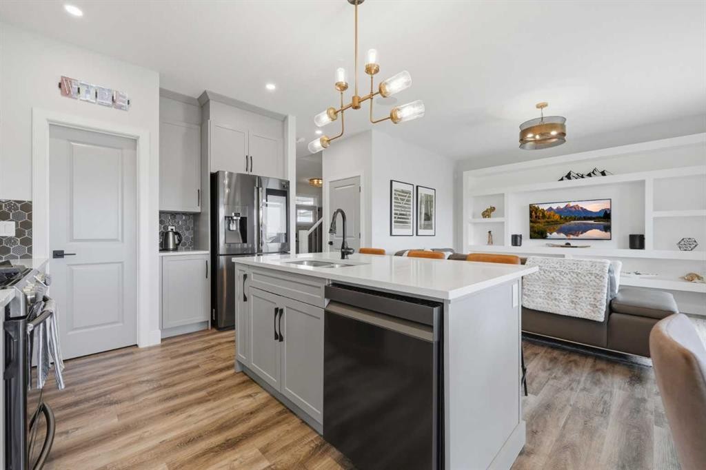 411 Rivercrest Boulevard, Cochrane, AB - Indoor Photo Showing Kitchen