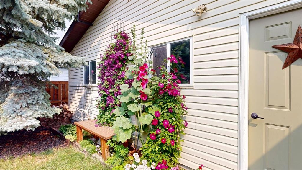 304 Slade Drive, Nanton, AB - Outdoor With Exterior