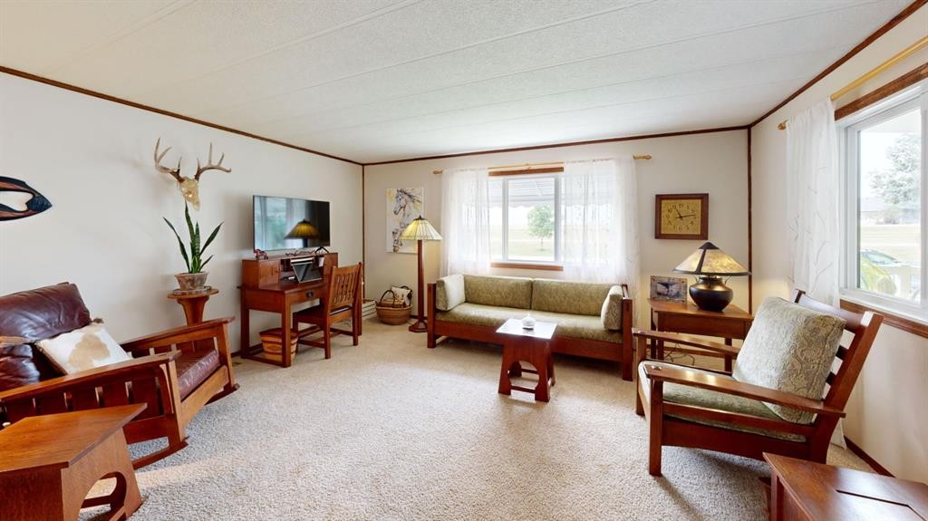 304 Slade Drive, Nanton, AB - Indoor Photo Showing Living Room