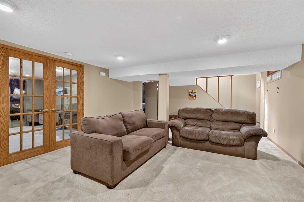 7536 Fleetwood Drive Se, Calgary, AB - Indoor