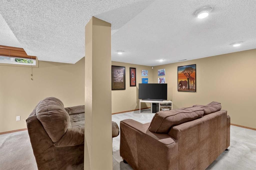 7536 Fleetwood Drive Se, Calgary, AB - Indoor