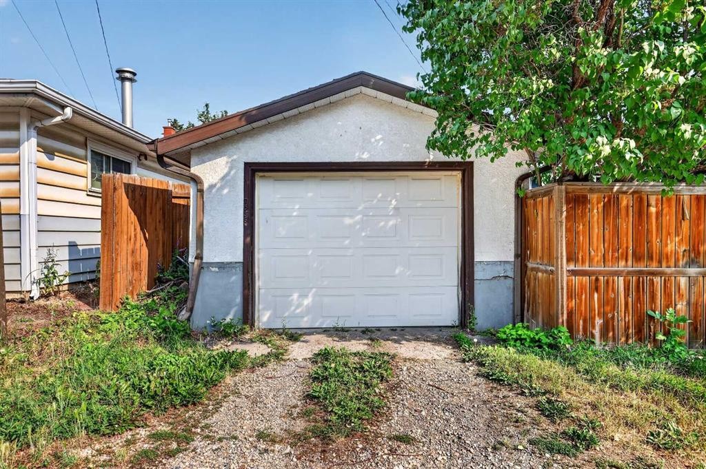 7536 Fleetwood Drive Se, Calgary, AB - Outdoor