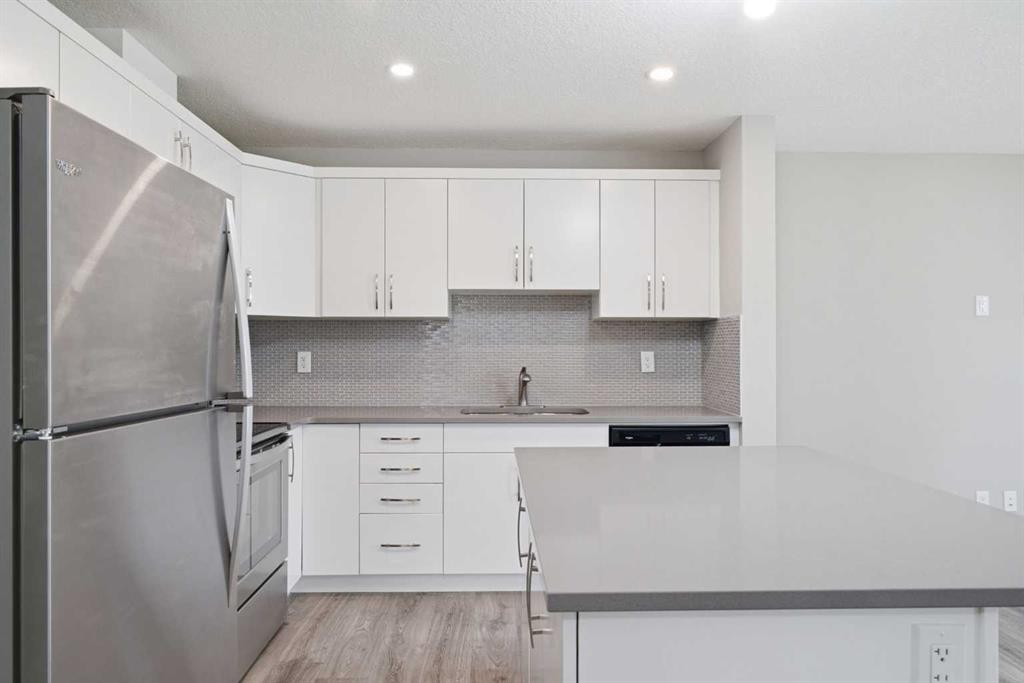 1449 Carrington Boulevard Nw, Calgary, AB - Indoor Photo Showing Kitchen With Upgraded Kitchen