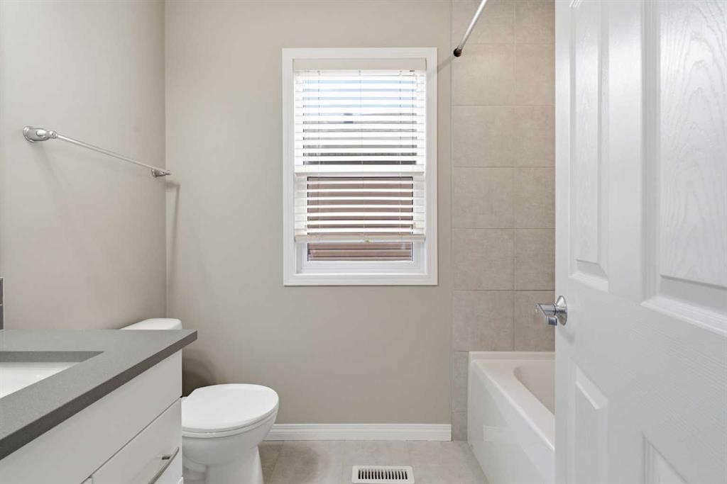 1449 Carrington Boulevard Nw, Calgary, AB - Indoor Photo Showing Bathroom