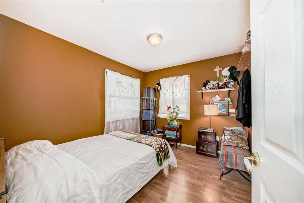 1834 42 Street Se, Calgary, AB - Indoor Photo Showing Bedroom