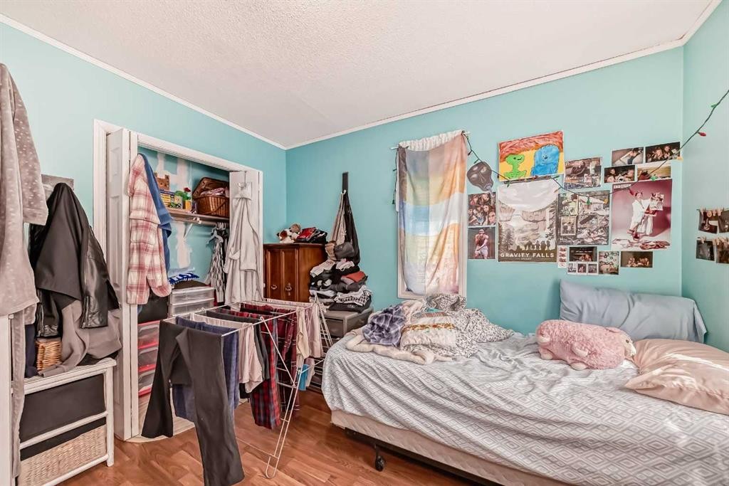 1834 42 Street Se, Calgary, AB - Indoor Photo Showing Other Room