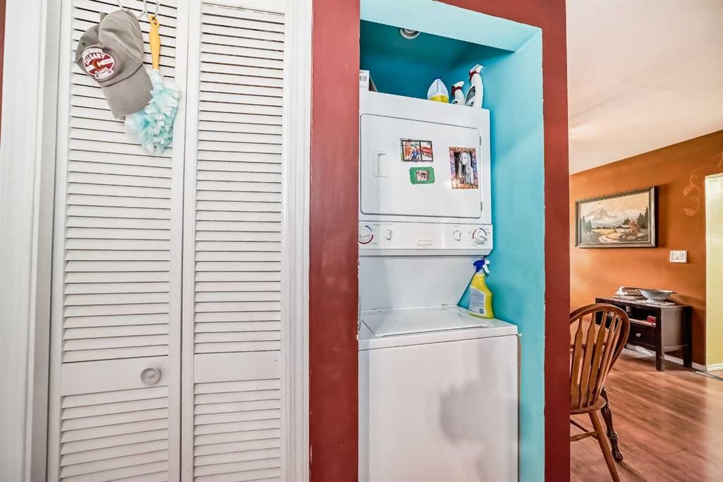 1834 42 Street Se, Calgary, AB - Indoor Photo Showing Laundry Room