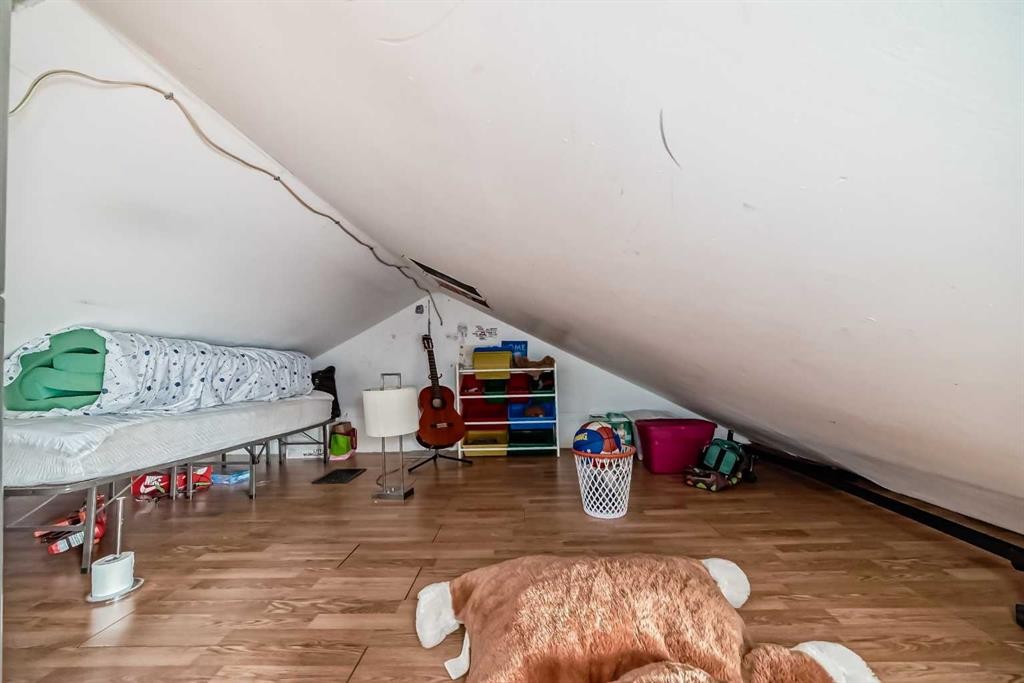 1834 42 Street Se, Calgary, AB - Indoor Photo Showing Other Room