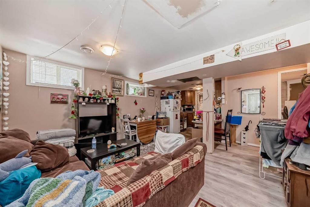 1834 42 Street Se, Calgary, AB - Indoor