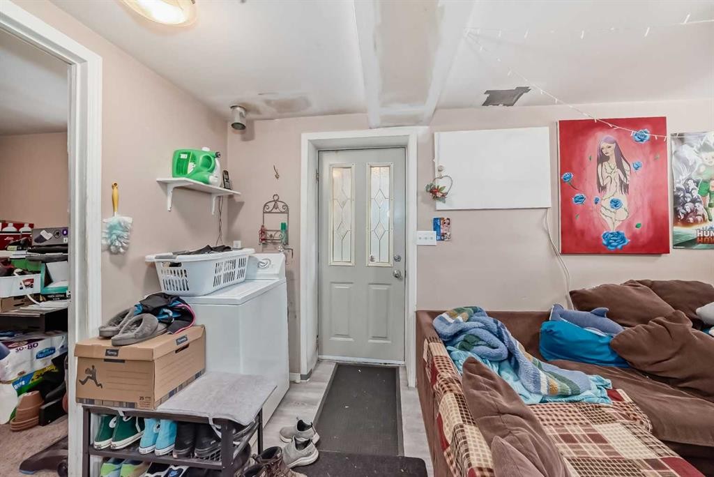 1834 42 Street Se, Calgary, AB - Indoor Photo Showing Laundry Room