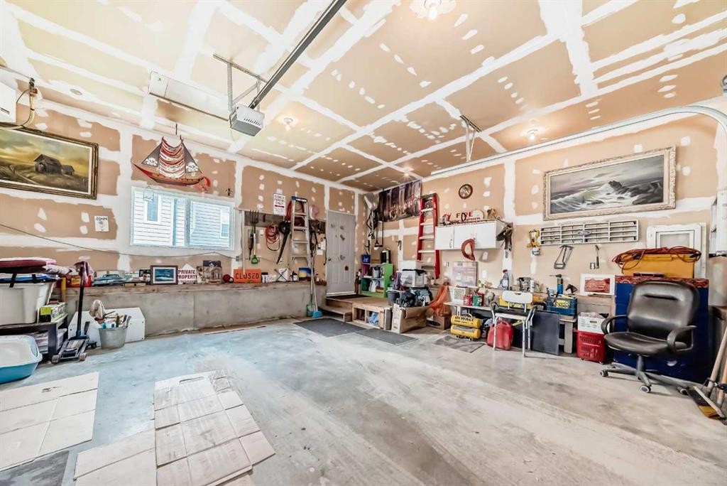 1834 42 Street Se, Calgary, AB - Indoor Photo Showing Garage