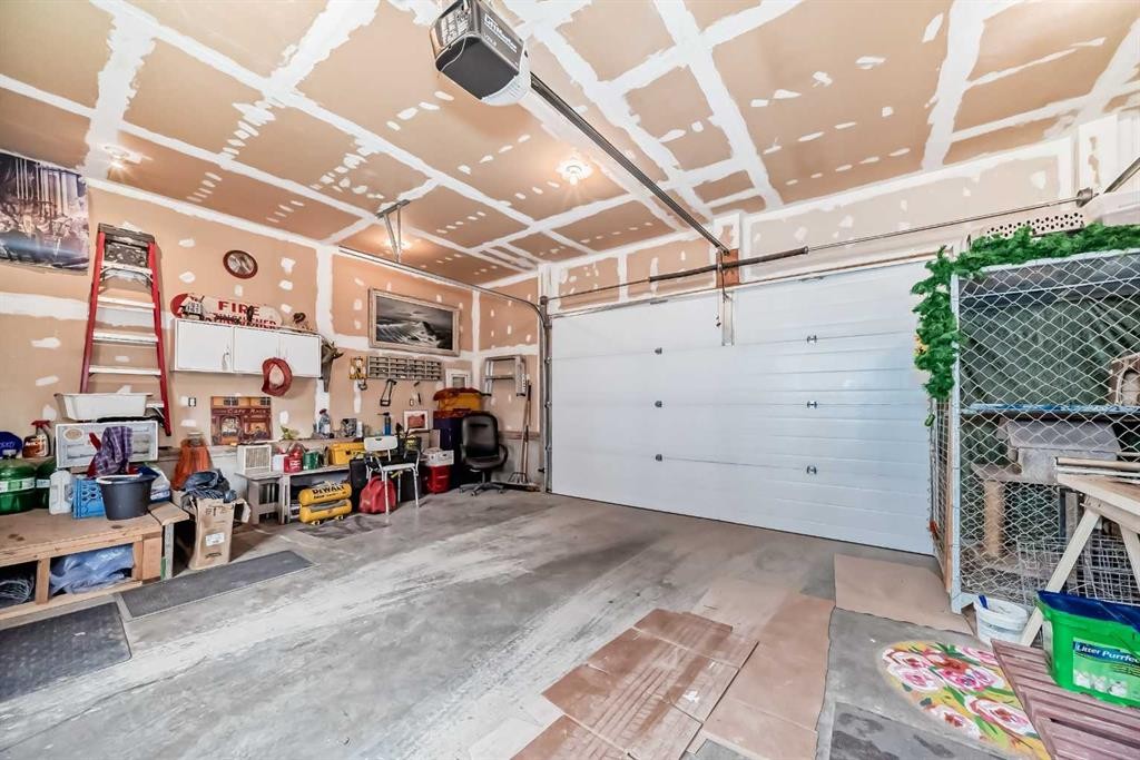 1834 42 Street Se, Calgary, AB - Indoor Photo Showing Garage