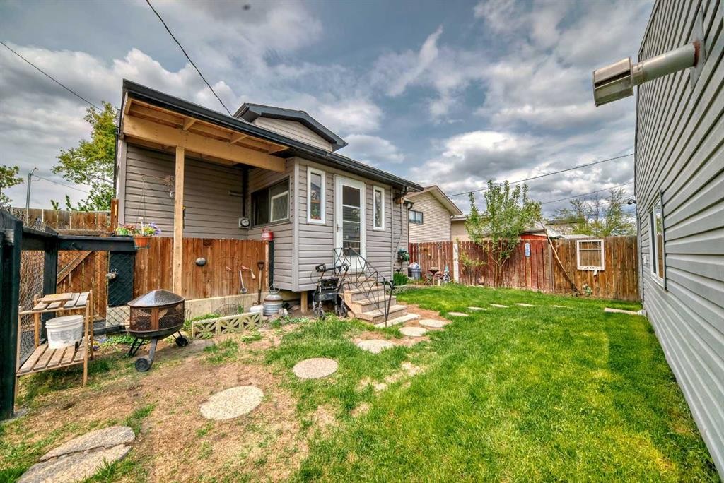 1834 42 Street Se, Calgary, AB - Outdoor With Exterior