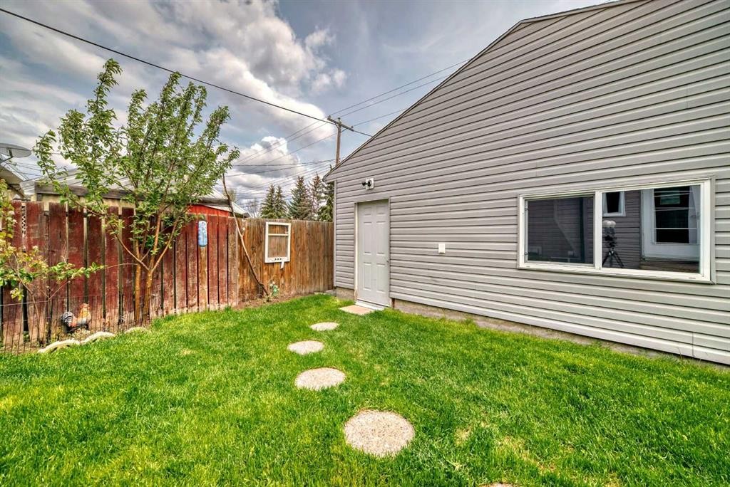 1834 42 Street Se, Calgary, AB - Outdoor