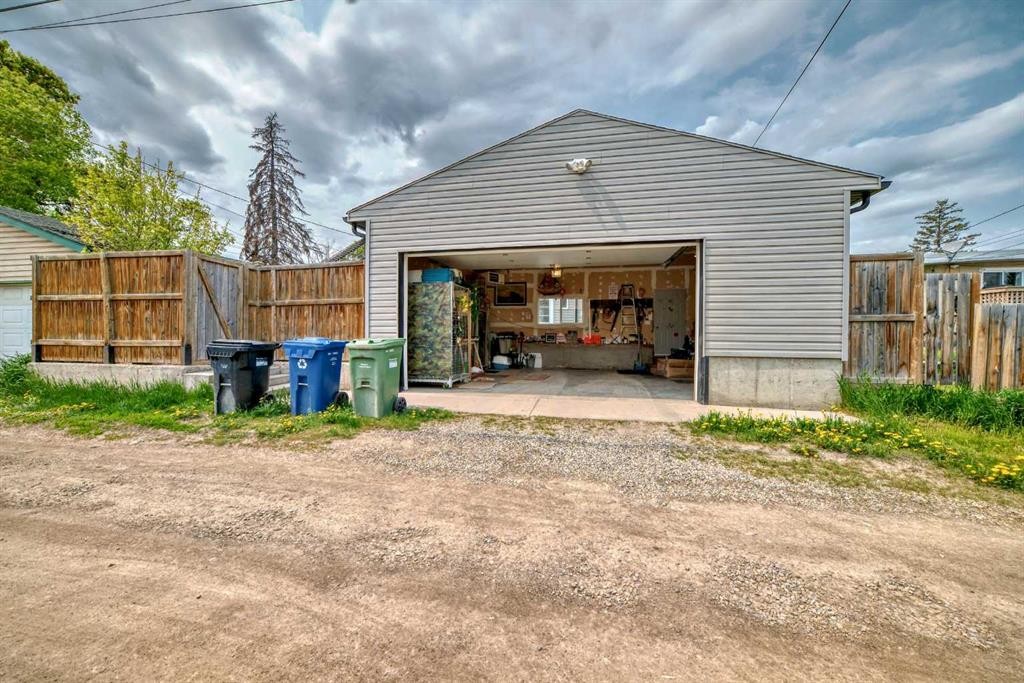 1834 42 Street Se, Calgary, AB - Outdoor