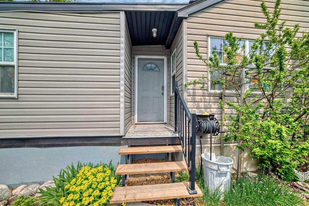 1834 42 Street Se, Calgary, AB - Outdoor