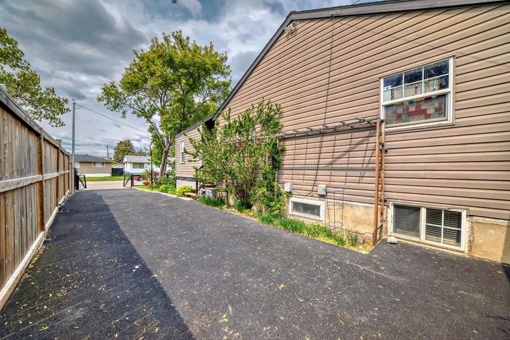 1834 42 Street Se, Calgary, AB - Outdoor