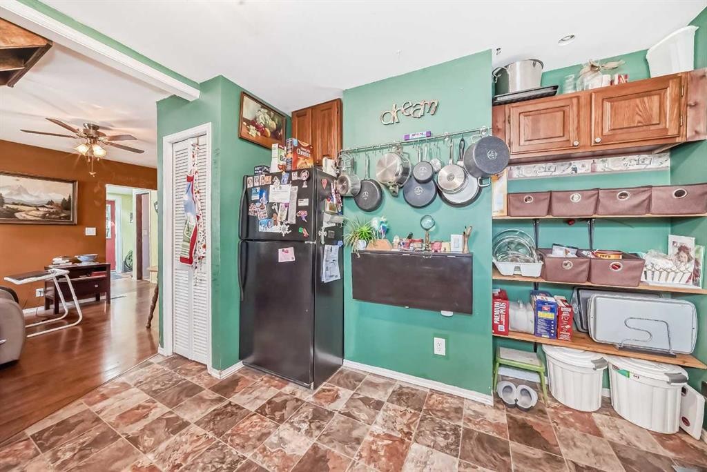 1834 42 Street Se, Calgary, AB - Indoor Photo Showing Other Room