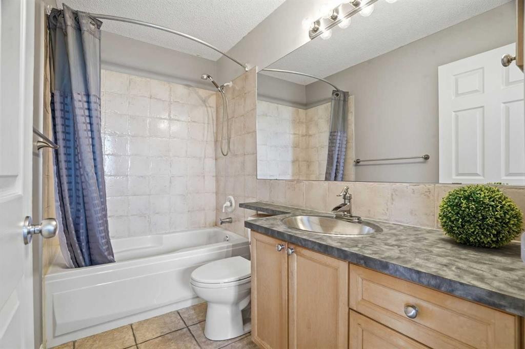 62 Country Hills Cove Nw, Calgary, AB - Indoor Photo Showing Bathroom
