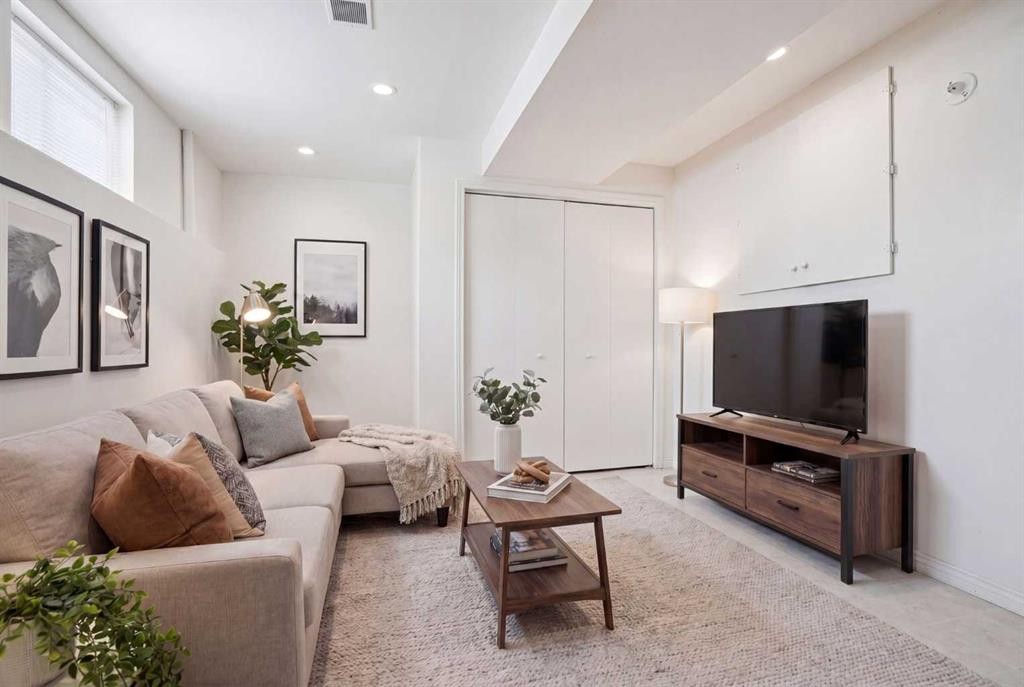 62 Country Hills Cove Nw, Calgary, AB - Indoor Photo Showing Living Room