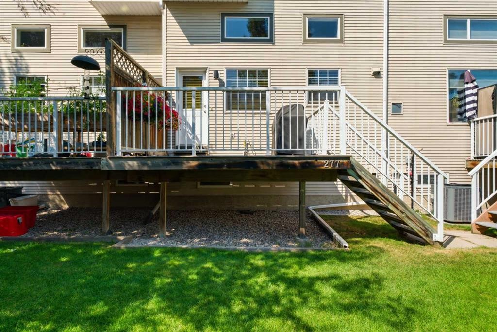 277 Inglewood Grove Se, Calgary, AB - Outdoor