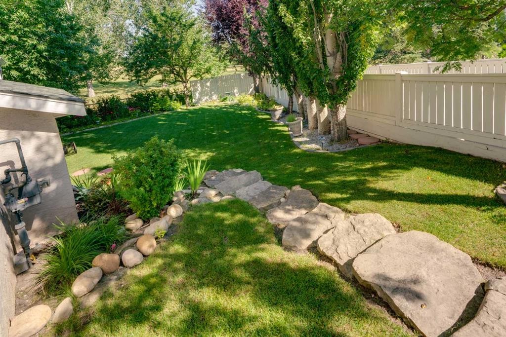 112 Hidden Vale Place Nw, Calgary, AB - Outdoor