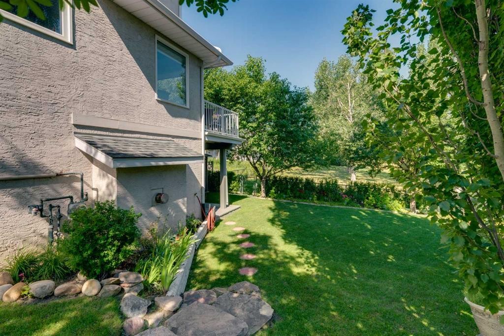 112 Hidden Vale Place Nw, Calgary, AB - Outdoor