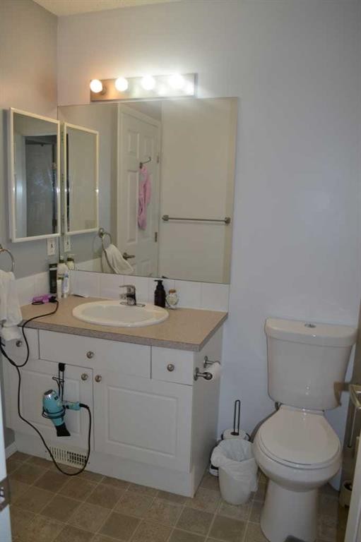 102 Citadel Mesa Close, Calgary, AB - Indoor Photo Showing Bathroom