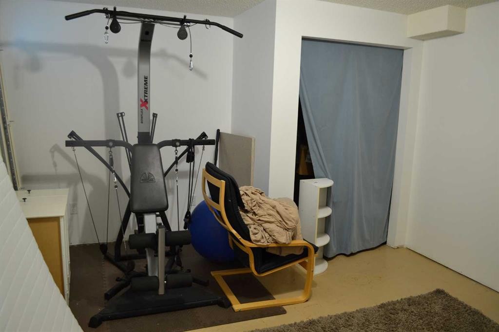 102 Citadel Mesa Close, Calgary, AB - Indoor Photo Showing Other Room