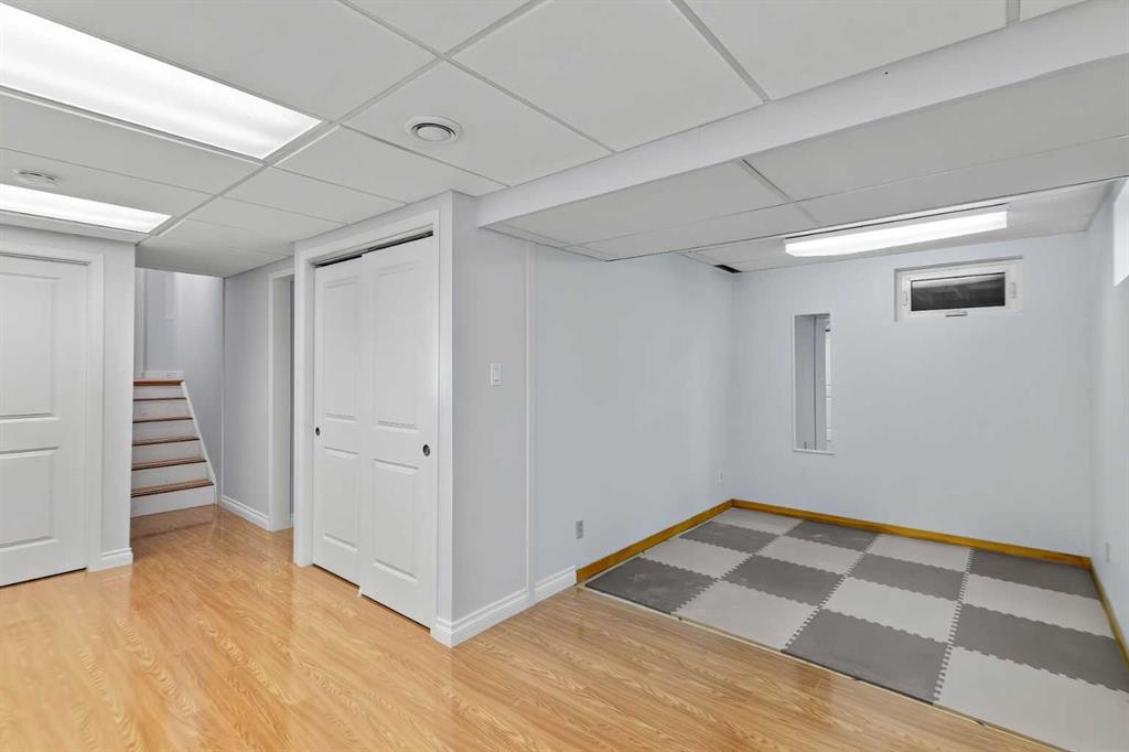 6407 Lombardy Crescent Sw, Calgary, AB - Indoor Photo Showing Other Room