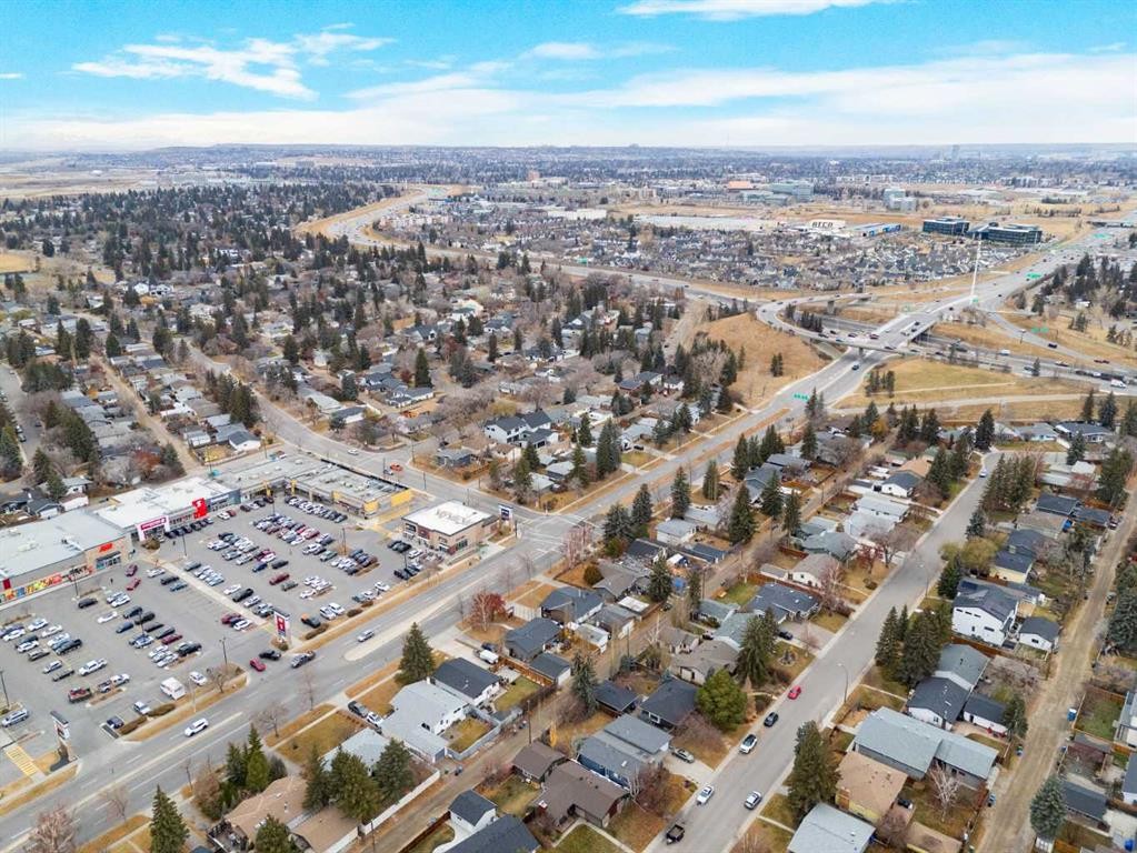 6407 Lombardy Crescent Sw, Calgary, AB - Outdoor With View