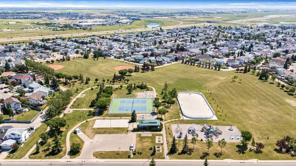 318 Applewood Drive Se, Calgary, AB - Outdoor With View