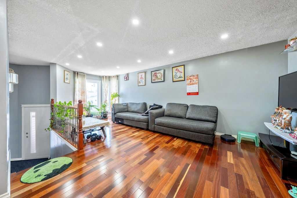 318 Applewood Drive Se, Calgary, AB - Indoor