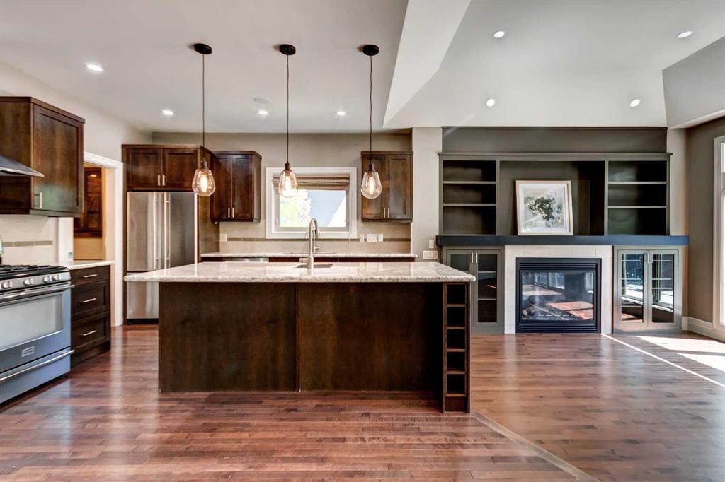 51 Aspen Meadows Green Sw, Calgary, AB - Indoor Photo Showing Kitchen With Upgraded Kitchen