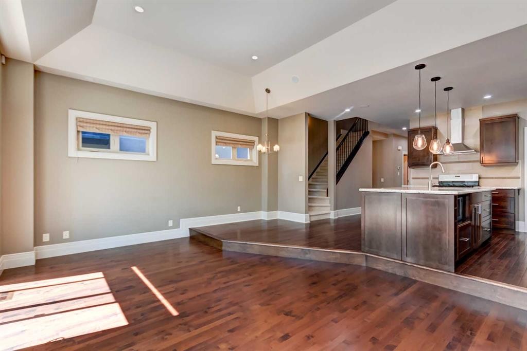 51 Aspen Meadows Green Sw, Calgary, AB - Indoor Photo Showing Kitchen