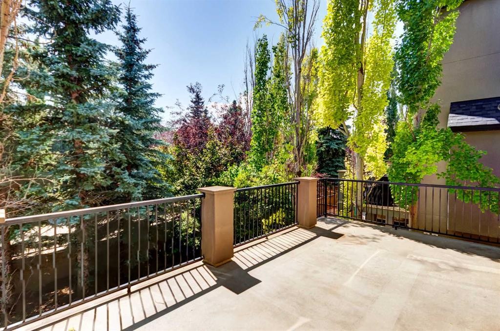 51 Aspen Meadows Green Sw, Calgary, AB - Outdoor