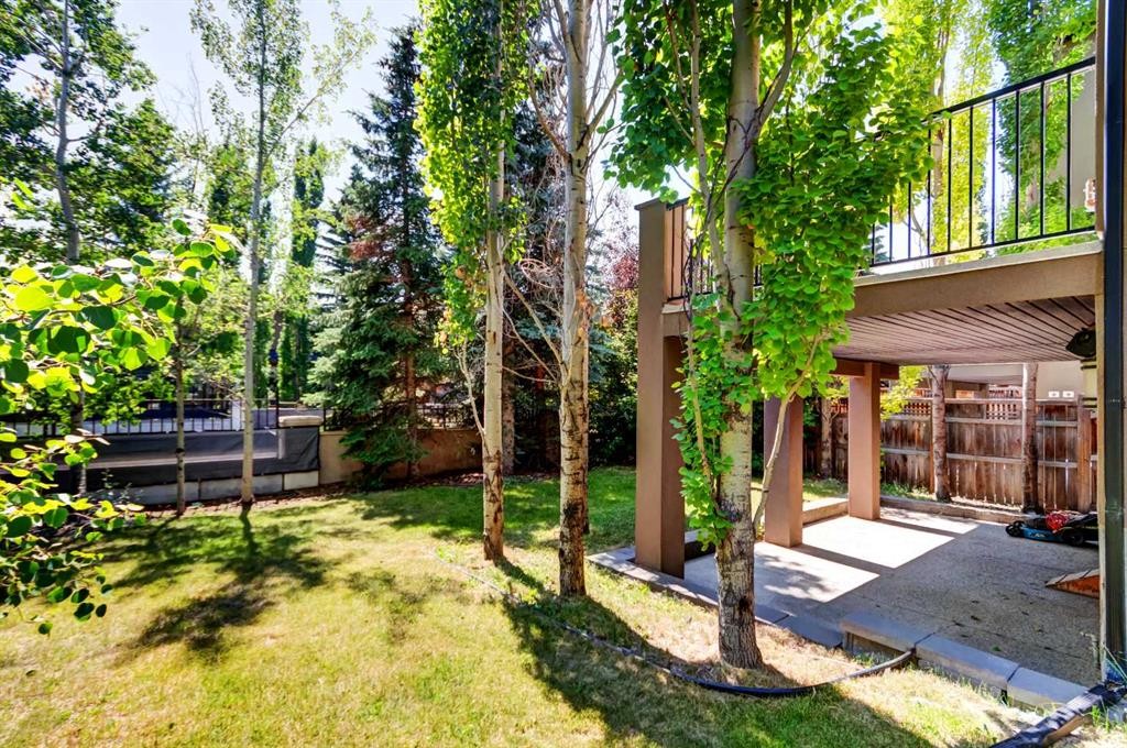 51 Aspen Meadows Green Sw, Calgary, AB - Outdoor