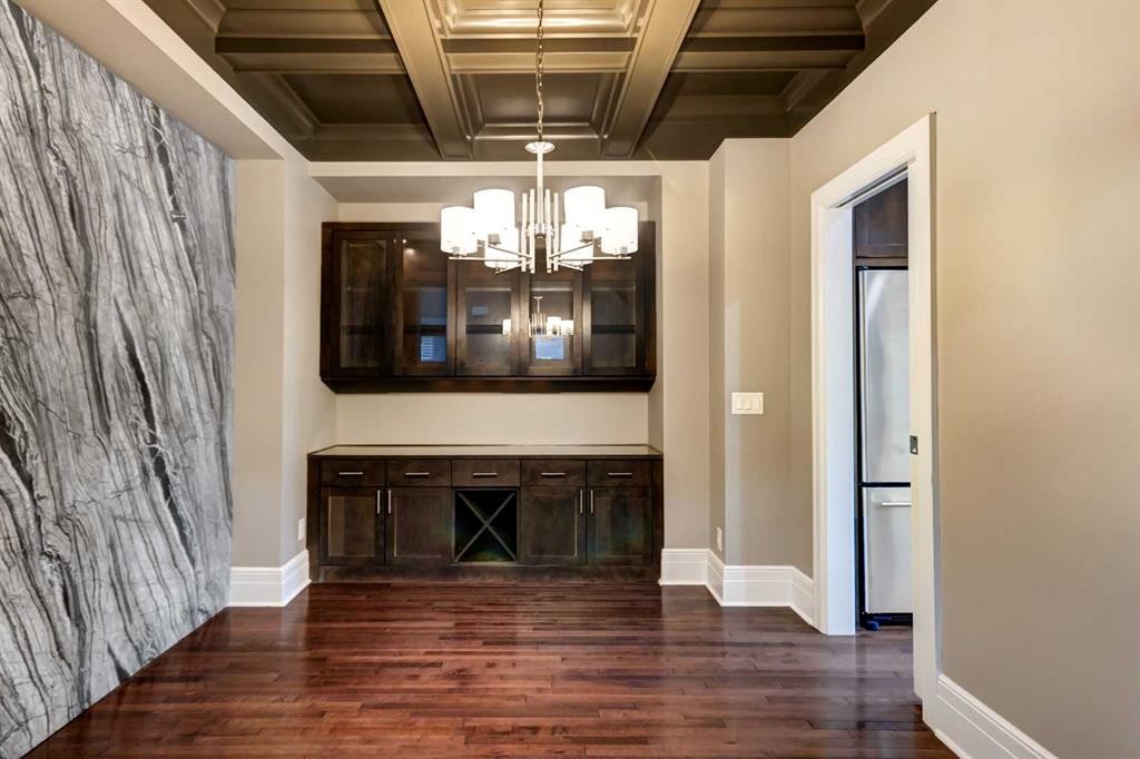 51 Aspen Meadows Green Sw, Calgary, AB - Indoor Photo Showing Other Room