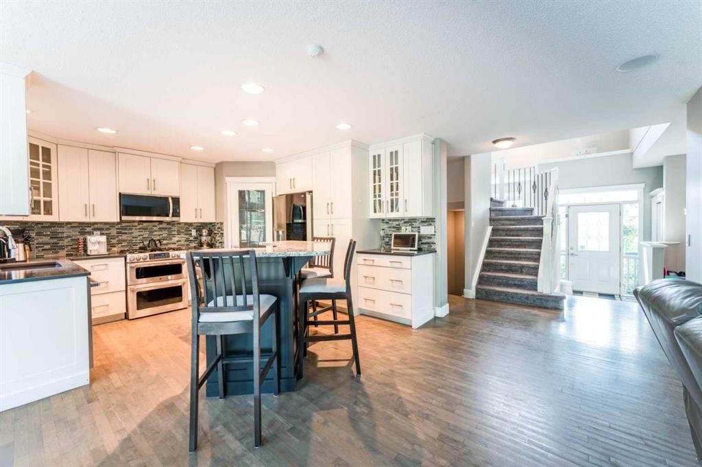 99 Springbluff Boulevard Sw, Calgary, AB - Indoor Photo Showing Kitchen With Upgraded Kitchen