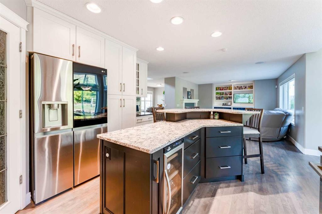 99 Springbluff Boulevard Sw, Calgary, AB - Indoor Photo Showing Kitchen