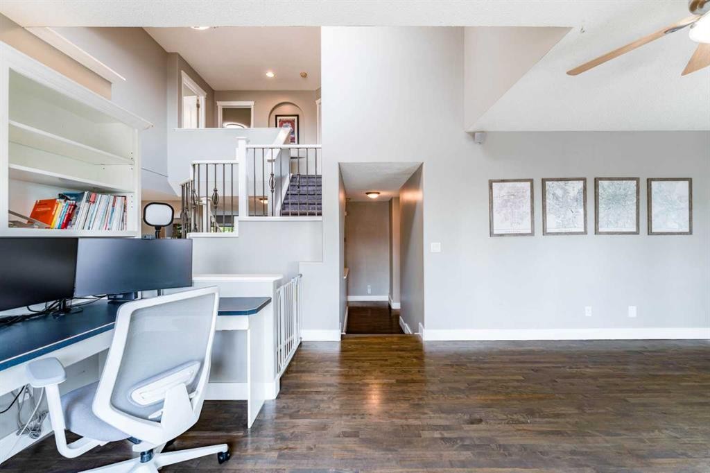 99 Springbluff Boulevard Sw, Calgary, AB - Indoor Photo Showing Office