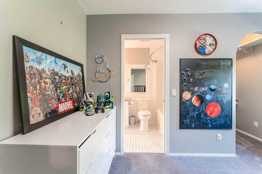 99 Springbluff Boulevard Sw, Calgary, AB - Indoor Photo Showing Other Room