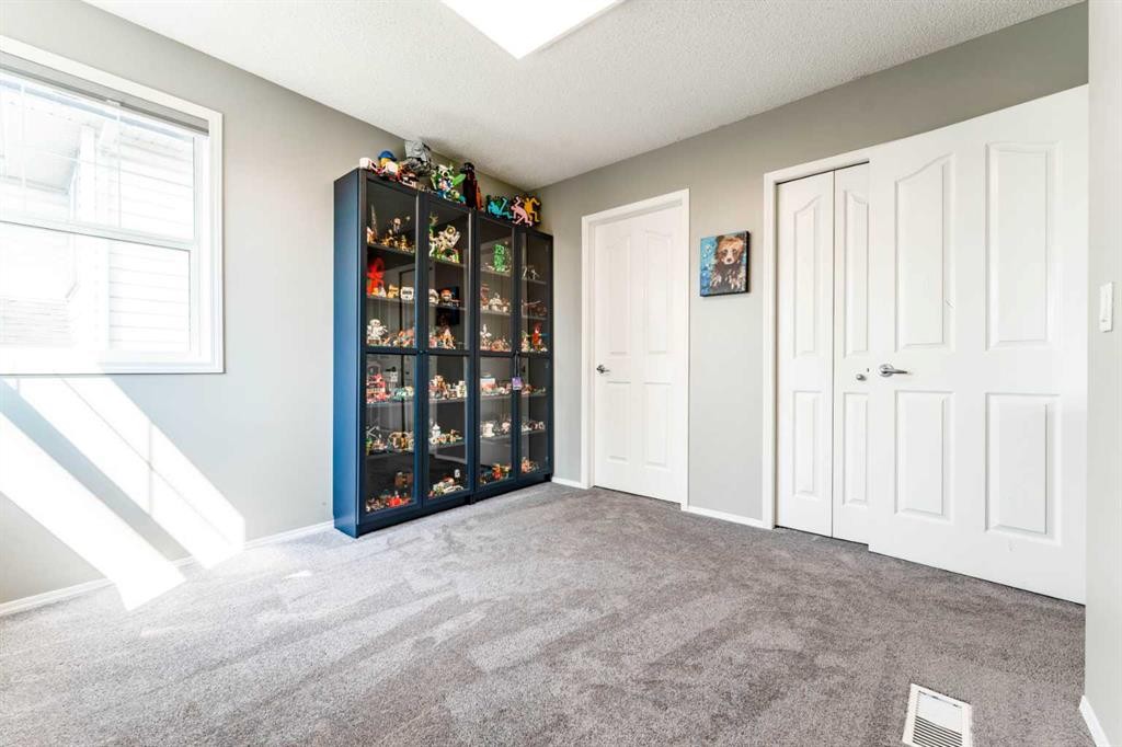 99 Springbluff Boulevard Sw, Calgary, AB - Indoor Photo Showing Other Room