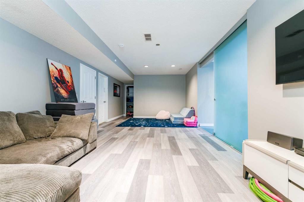 99 Springbluff Boulevard Sw, Calgary, AB - Indoor