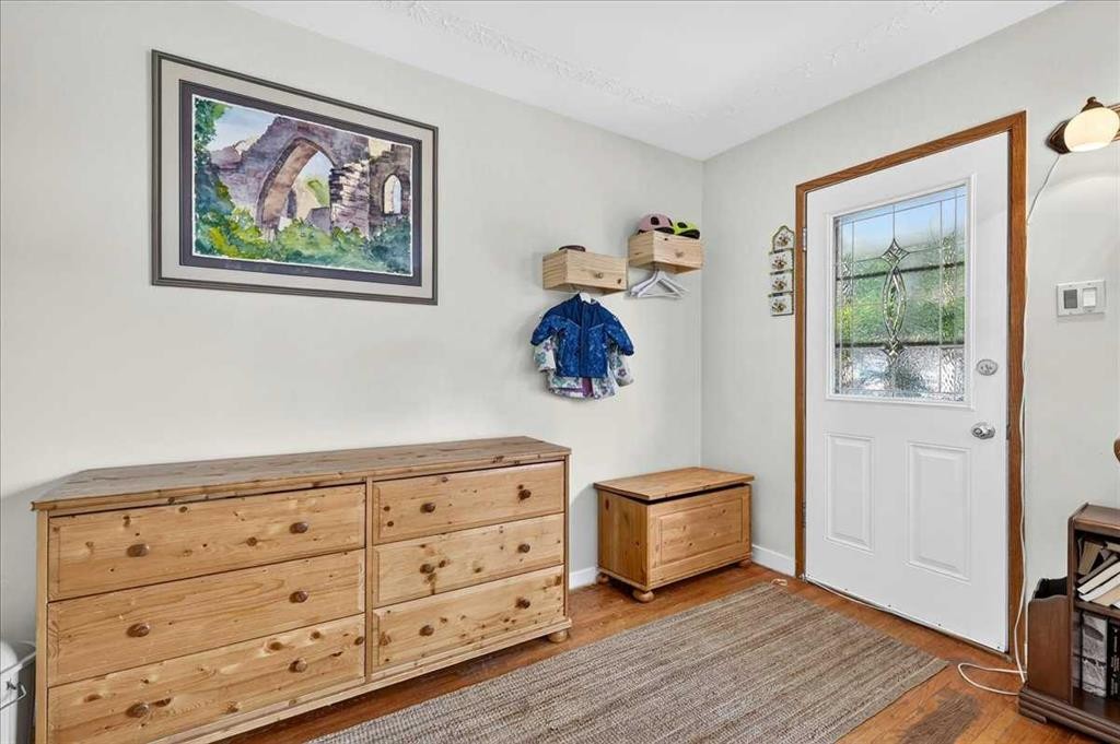 3911 1 Street Nw, Calgary, AB - Indoor