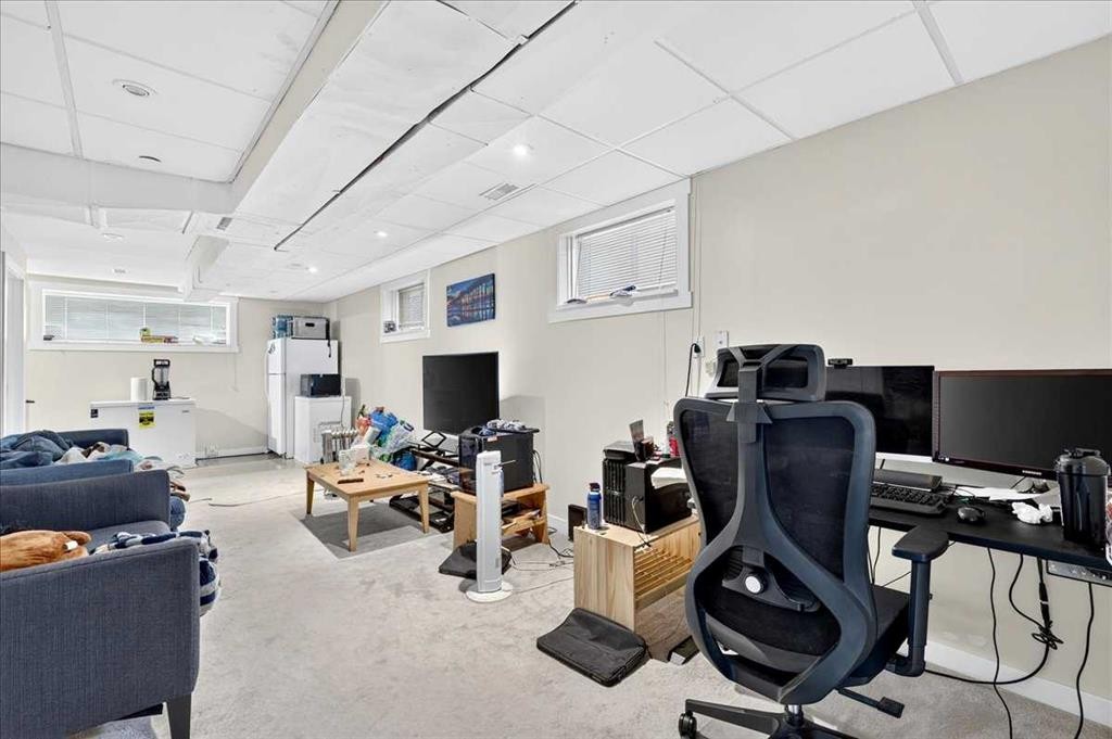 3911 1 Street Nw, Calgary, AB - Indoor Photo Showing Office